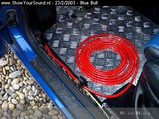 showyoursound.nl - Blue Bulls Ice Install . . . - Blue Bull - 19.jpg - 25 carr kabel tot in de koffer brengen . . .